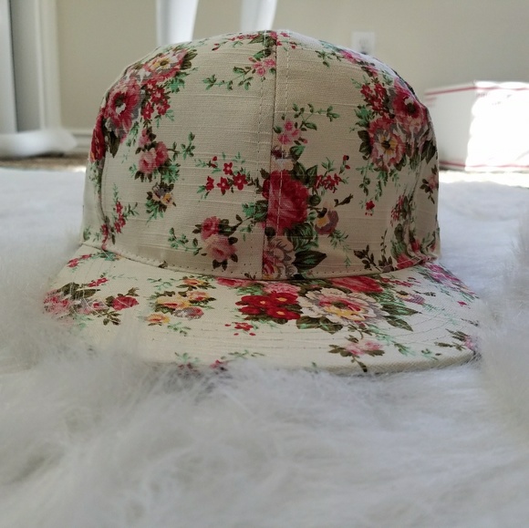 FLORAL SNAPBACK - Picture 4 of 5