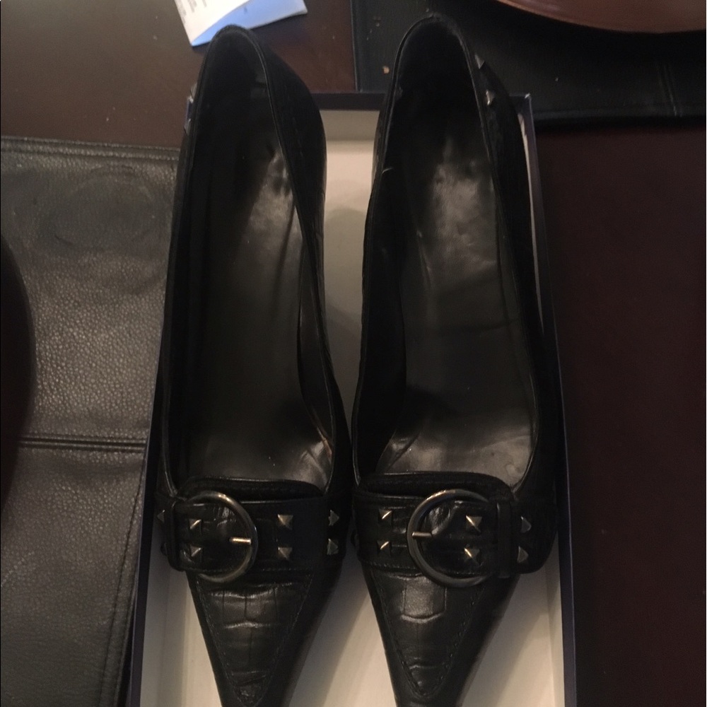 Stuart Weitzman "Centralia" black Indian croc AZ 8