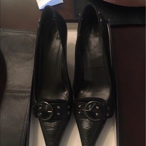 Stuart Weitzman "Centralia" black Indian croc AZ 8