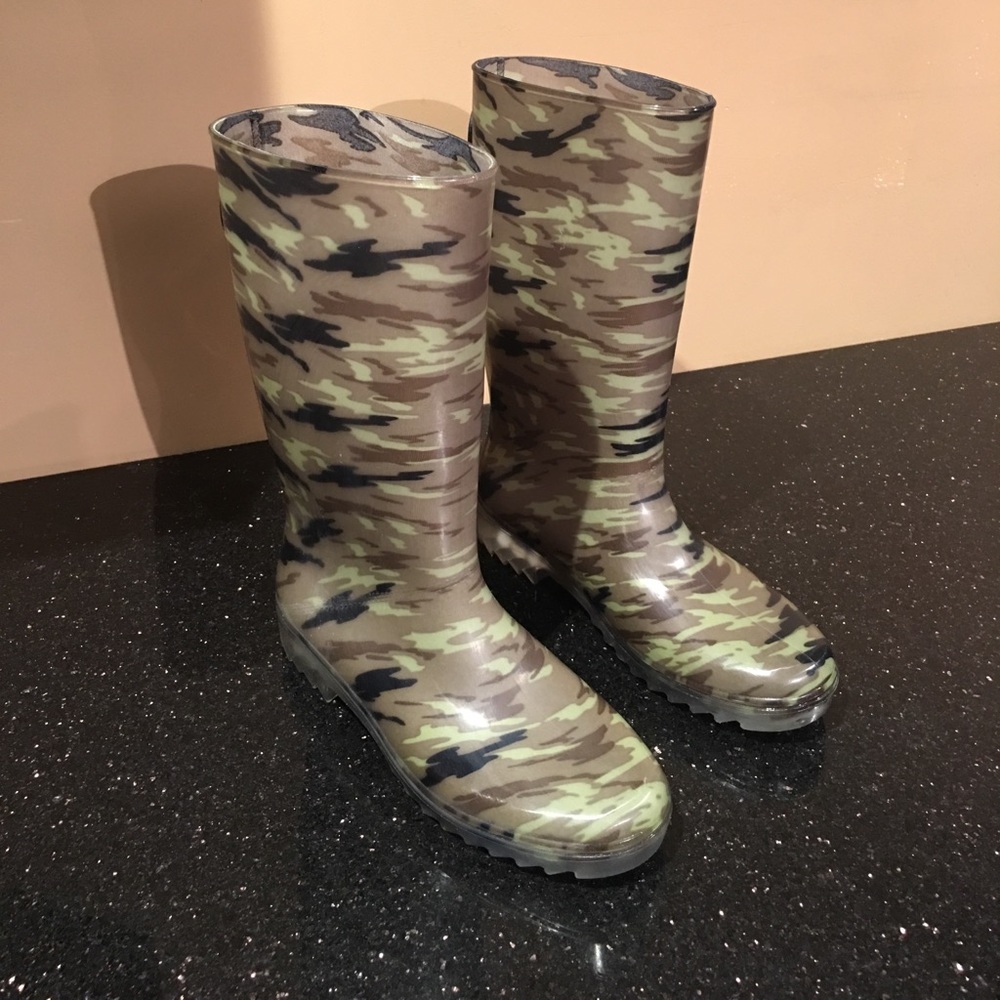 Stuart Weitzman Camouflage Rain Boots!