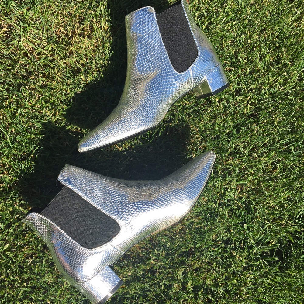 ✨price drop Winter 2016 Chelsea Pointed Booties