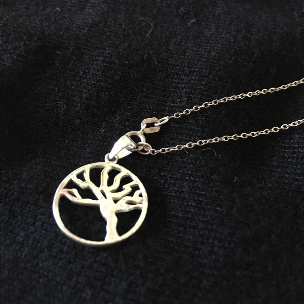 Tree in circle pendant necklace. S silver chain.