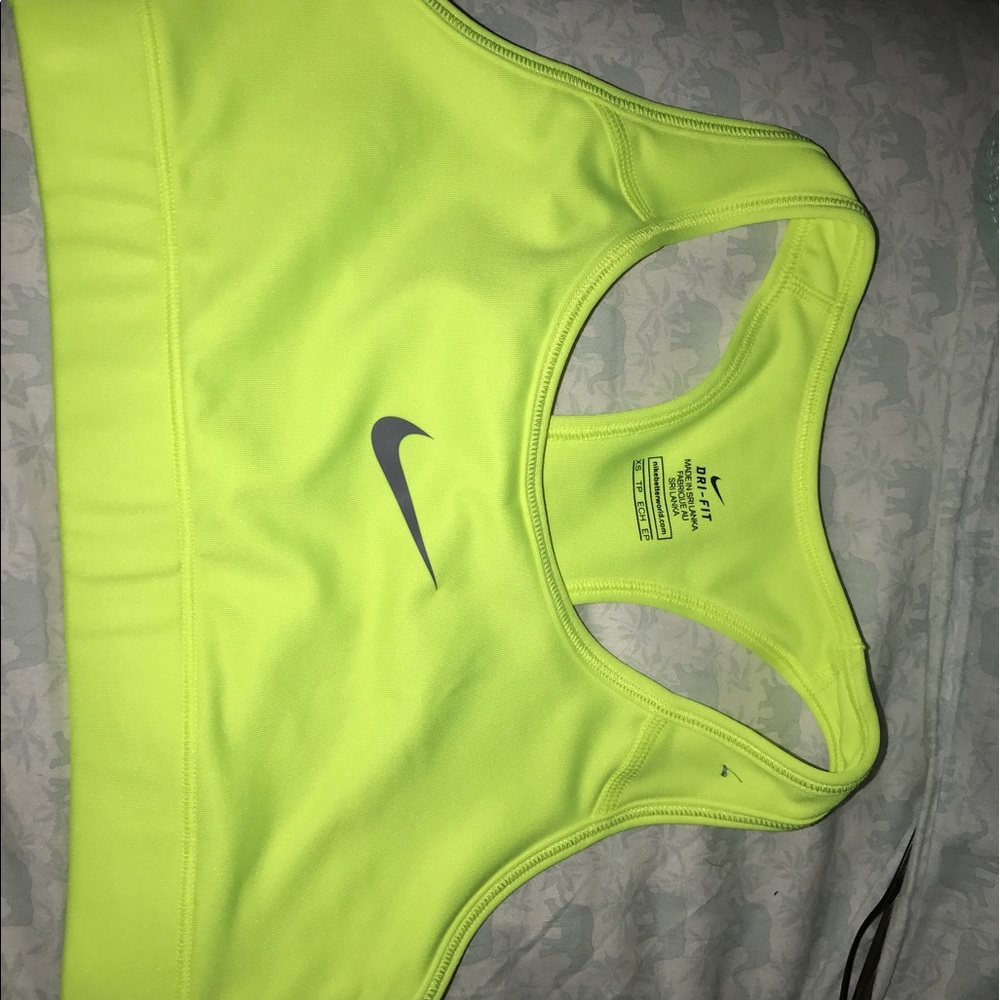 Xs nike sports bra