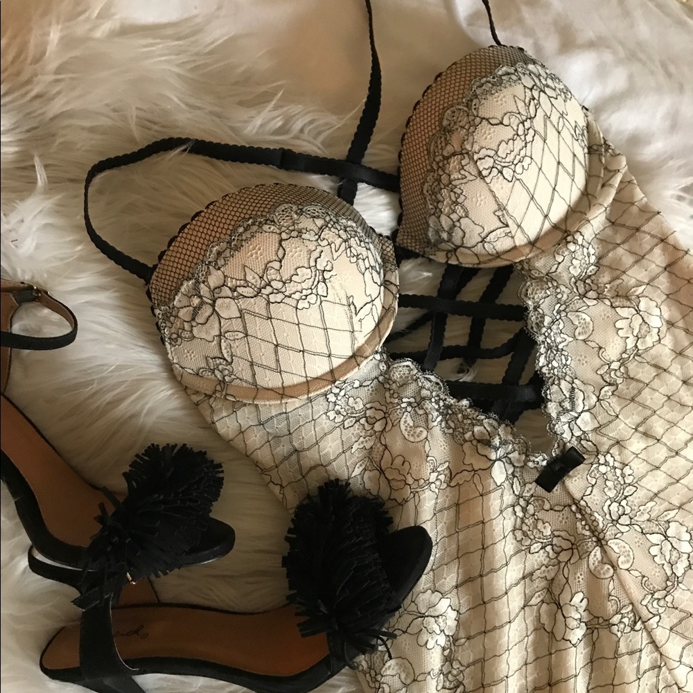Victoria's Secret Lace Garter Slip 💗 34C