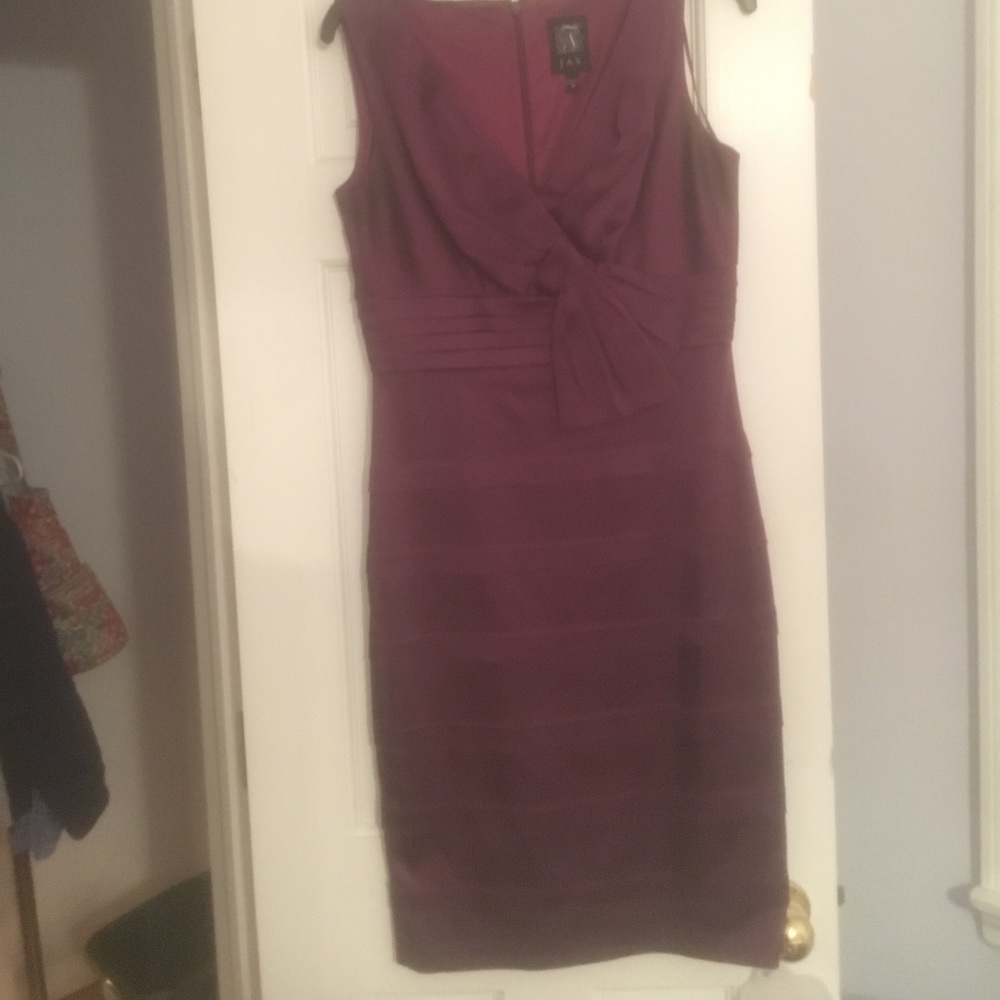 Fitted maroon dress