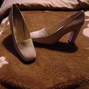 Woman's shoes WITH original box