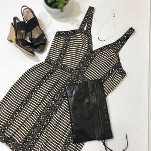 BCBG Maxazria v-neck pleated sleeveless Dress sz 8