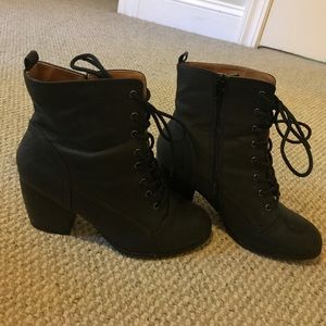 BAMBOO SIZE 8 BLACK BOOTIES