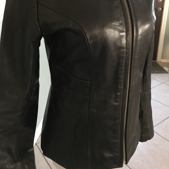 Authentic "S" pre-owned black Guess zipper jacket - Picture 3 of 8