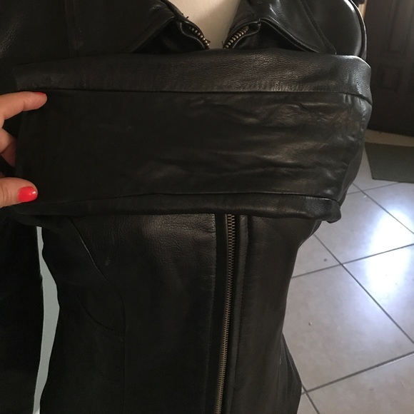 Authentic "S" pre-owned black Guess zipper jacket - Picture 5 of 8