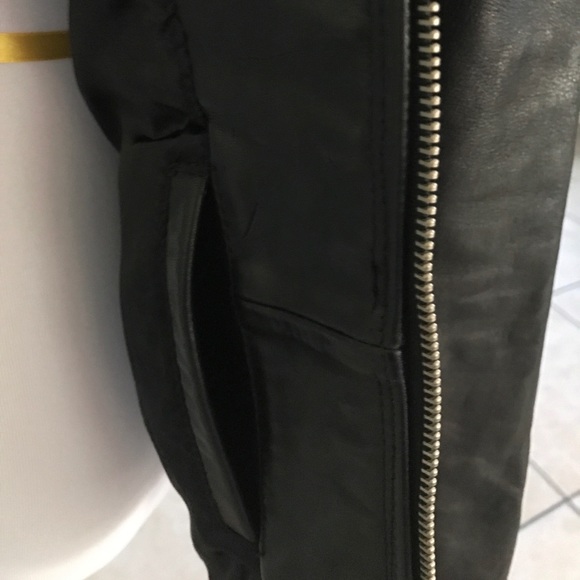 Authentic "S" pre-owned black Guess zipper jacket - Picture 7 of 8