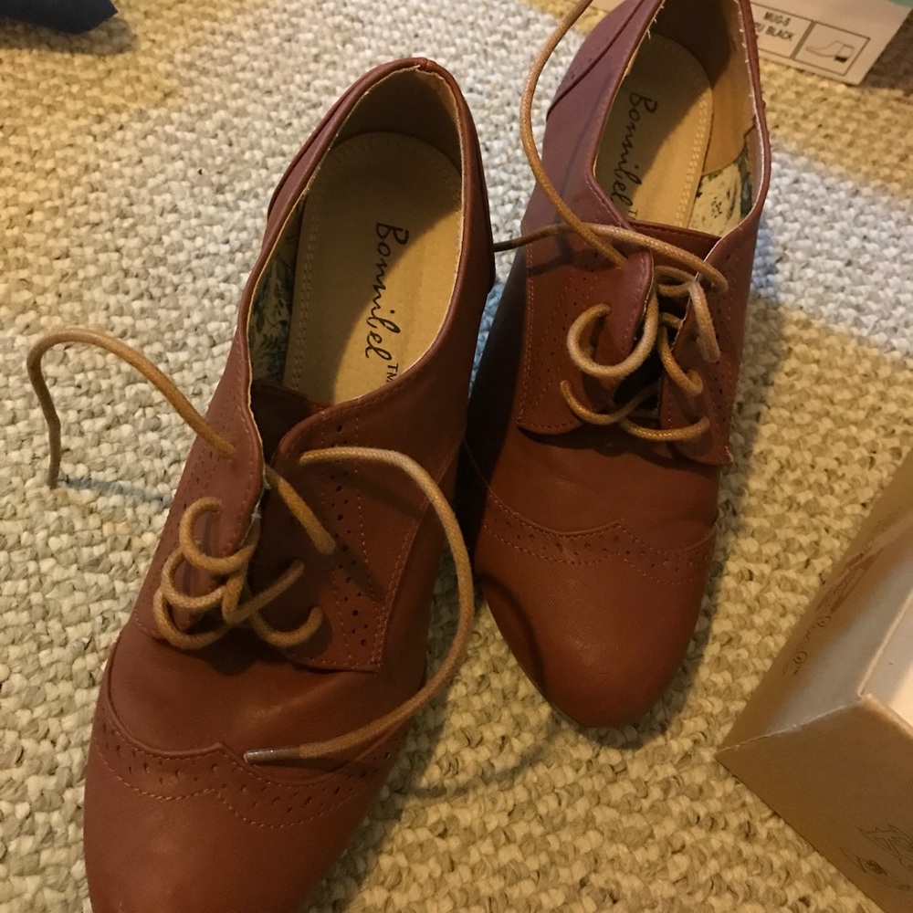 TAN BOOTIES SIZE 8