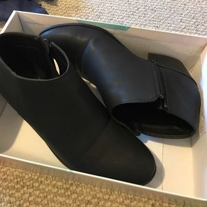 BLACK BOOTIES SIZE 8