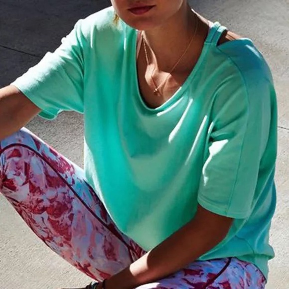 Twist Back YOGA Active TOP Elbow Sleeves NEW - Picture 2 of 3