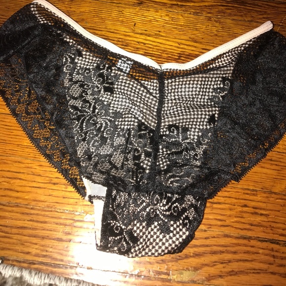 HOT DROP 🎉 Matching Bra and Undies 🎉 - Picture 4 of 4
