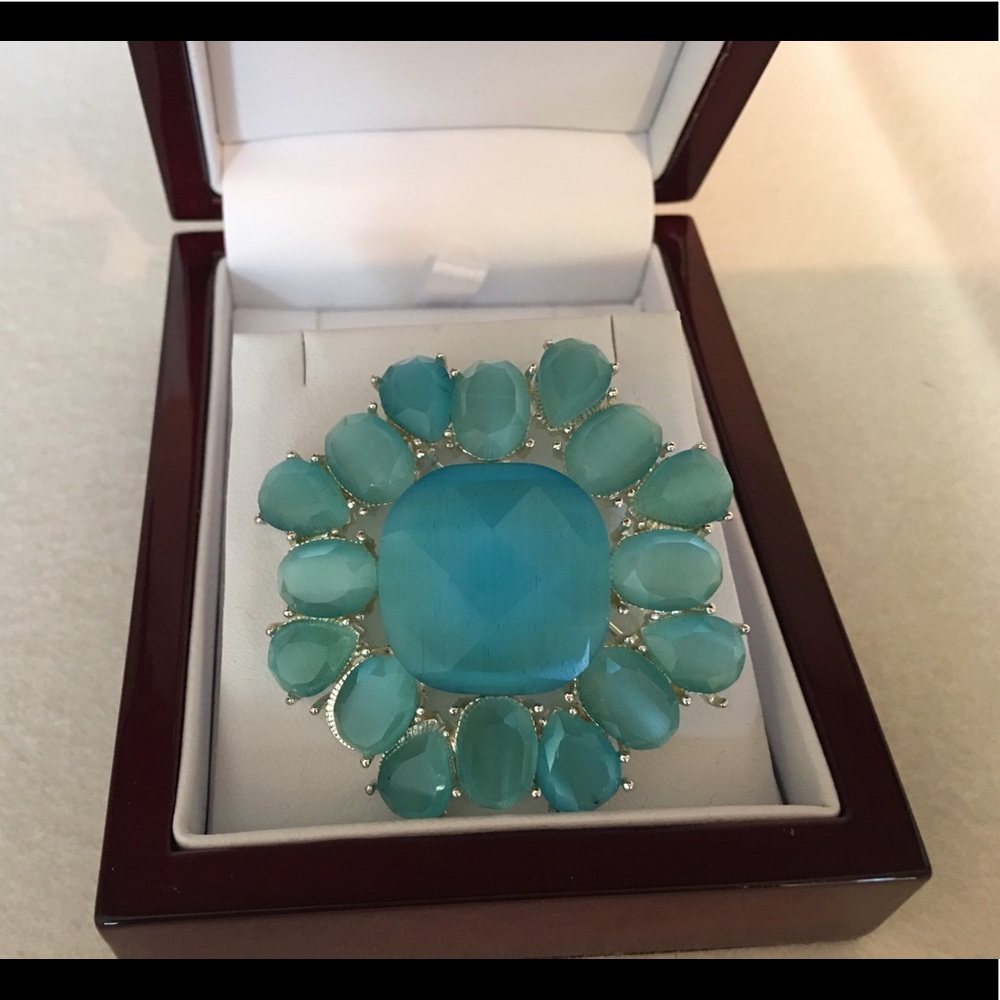 Gorgeous Turquoise Aquamarine Color Brooch