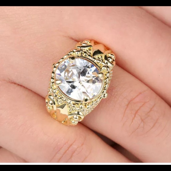 WHITE SAPPHIRE RING - Picture 2 of 2