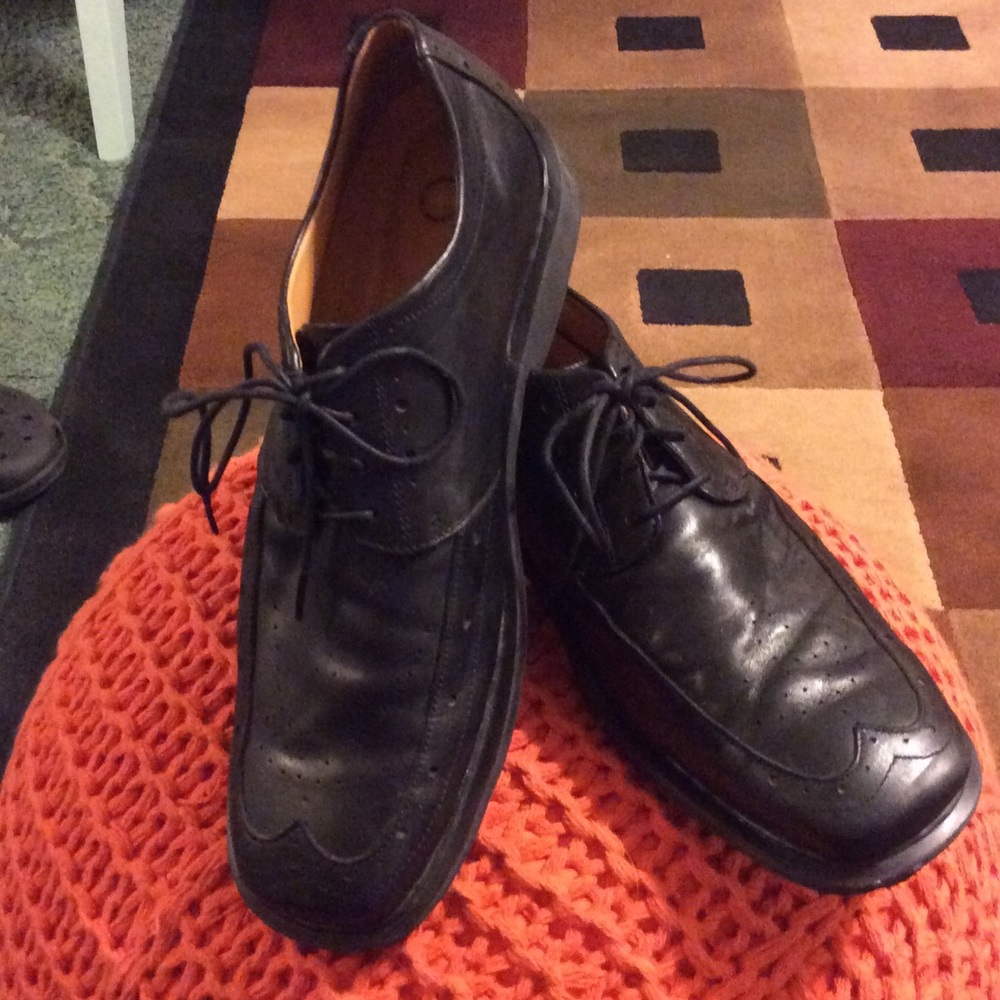 Dr.martens wingtip shoes