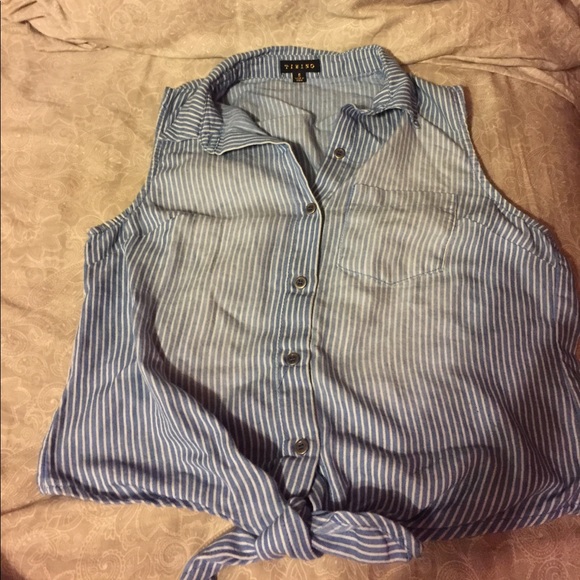 Front tie tank top - Picture 1 of 3