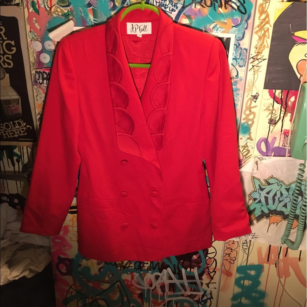 CHIC VINTAGE BLAZER.