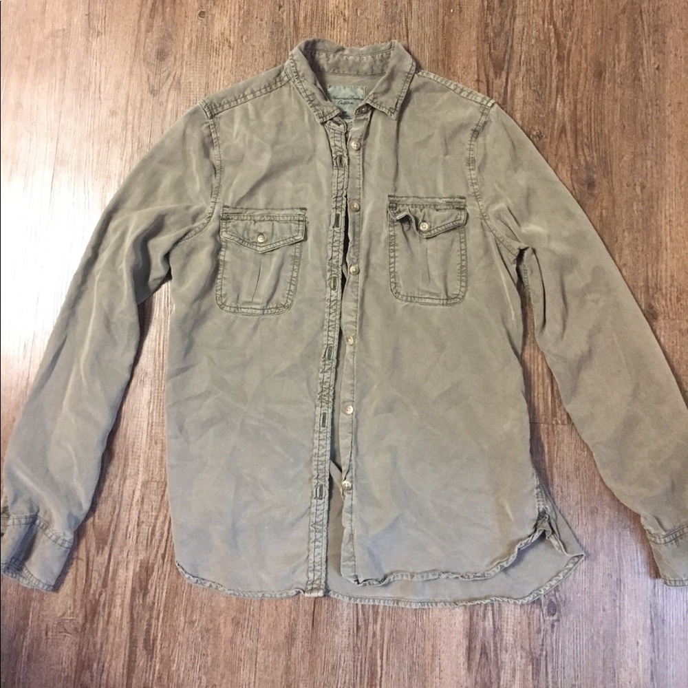 American eagle button down