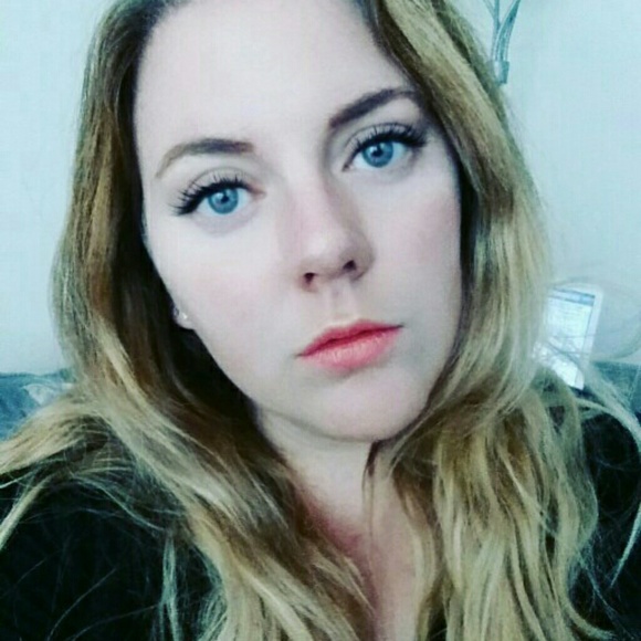 Meet your Posher, Nicole - Picture 4 of 4