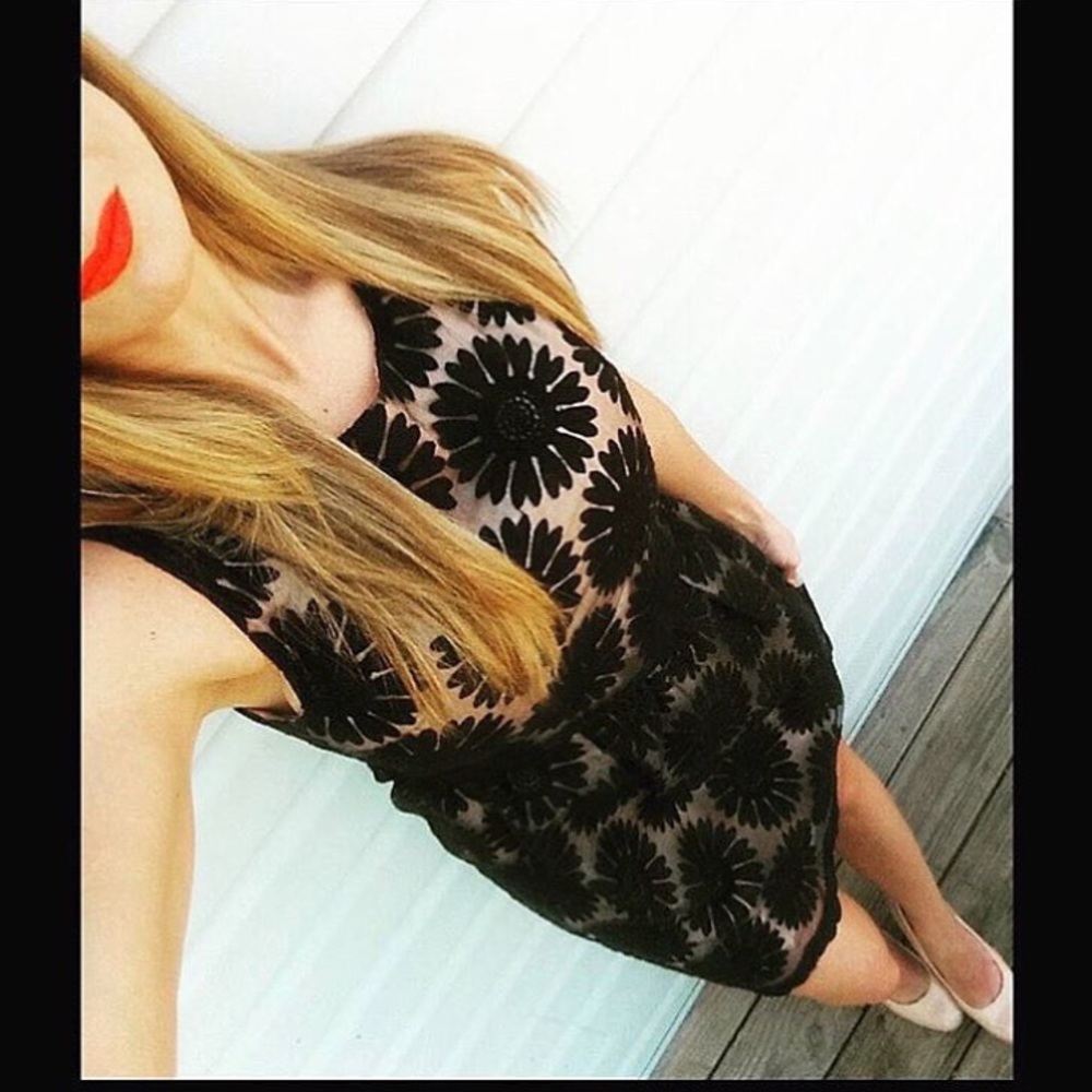 NWT Black Daisy patterned dress