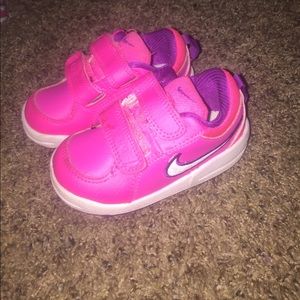 Toddler Nike shoes size 5