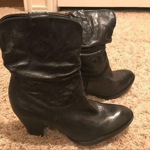Gianni Bini cowgirl boot heel