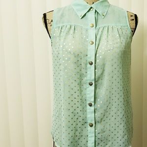 Sleeveless top, button down