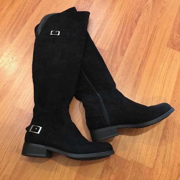 Knee high boots - Picture 1 of 3