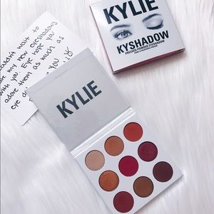 ✨Kylie Cosmetics The Burgundy Palette Eyeshadow✨