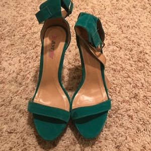 Just Fab Teal/Green single sole heel with strap!