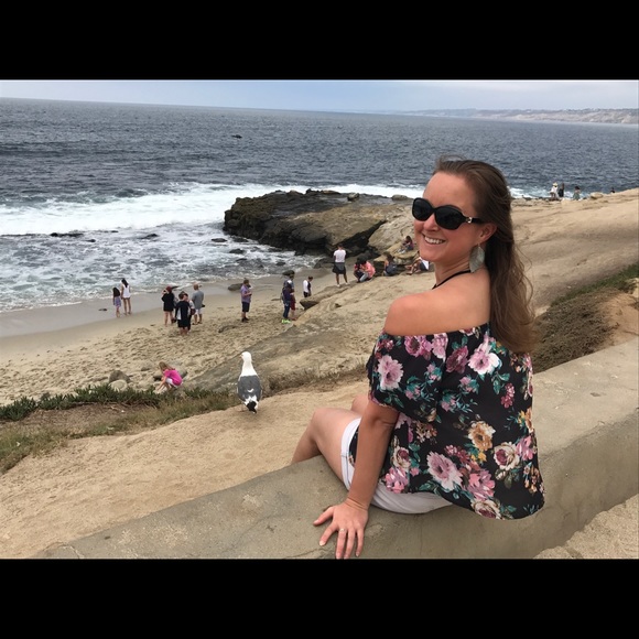 Meet your Posher, Carly - Picture 2 of 2