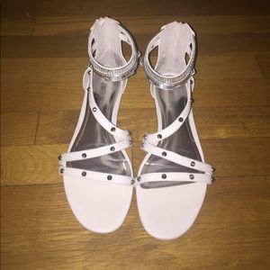 Jennifer Lopez White studded Flat Sandals