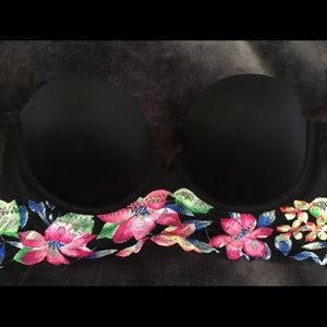 Brand new strapless VS bra
