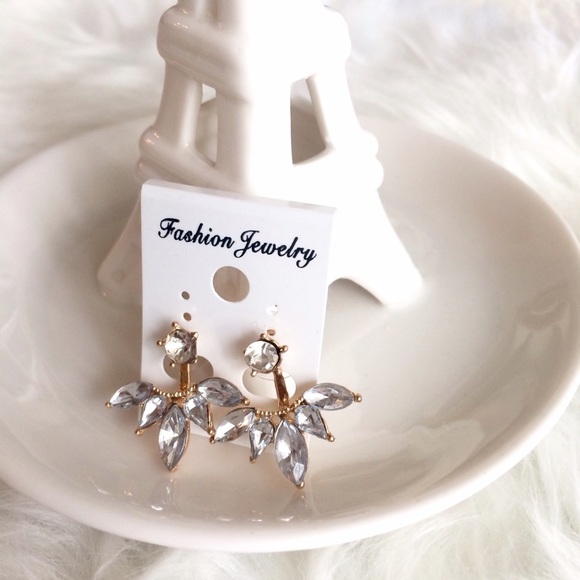 ❄️SALE❄️Gold & Crystal Leaf Earrings w/ Ear Jacket - Picture 2 of 6