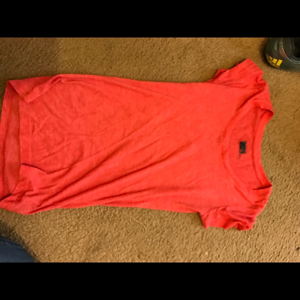 Short sleeve red shirt