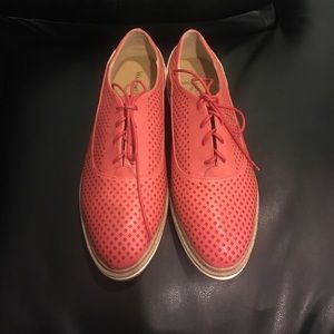 Never worn causal tennis size 10