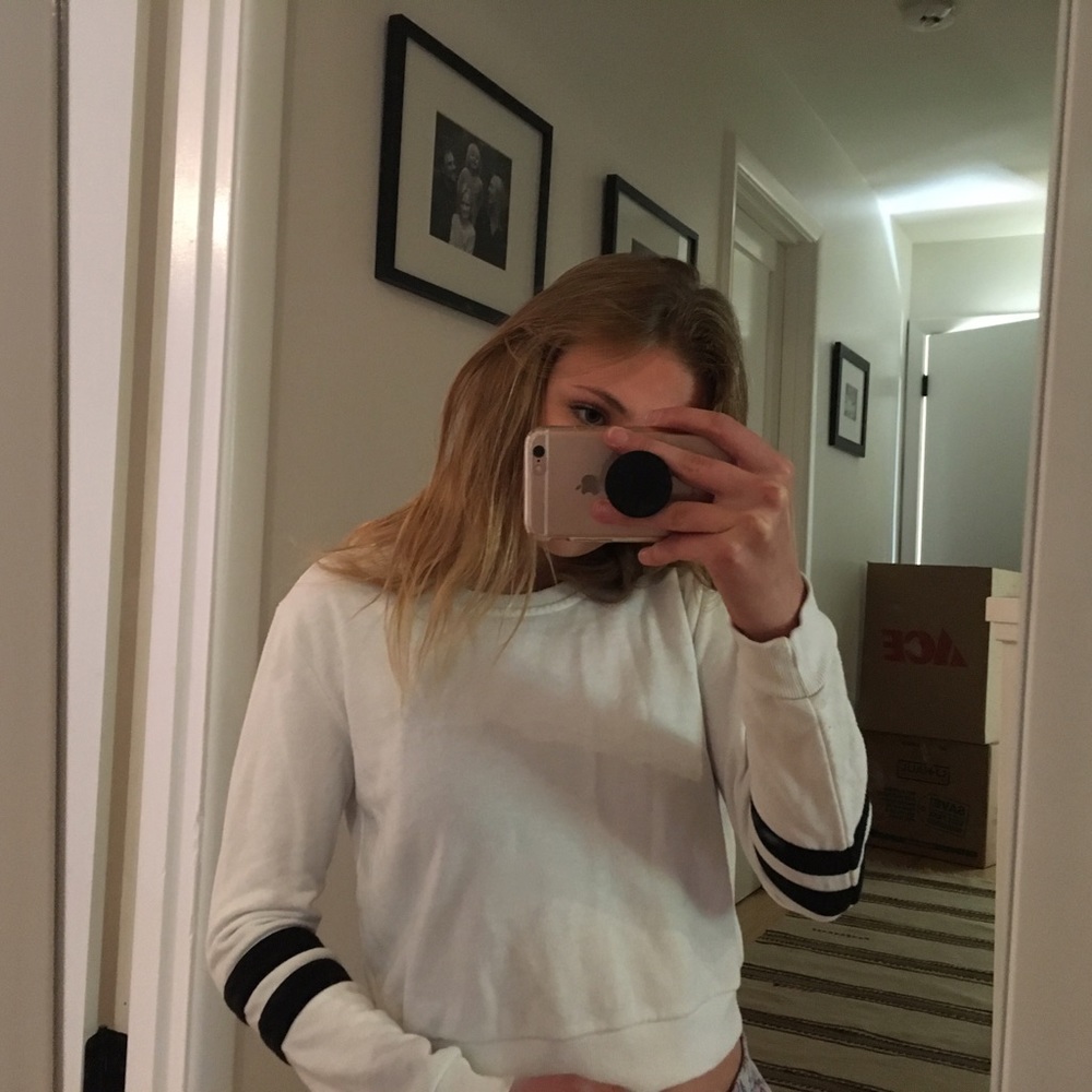 cropped sweatshirt
