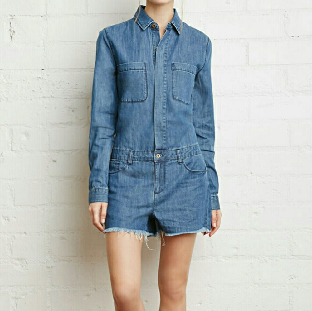 Forever 21 Frayed Hem Denim Romphim