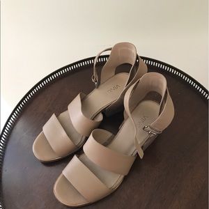 VINCE nude chunk heel sandals
