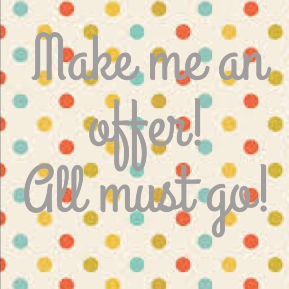 Reasonable offers only please! 🌻🌺