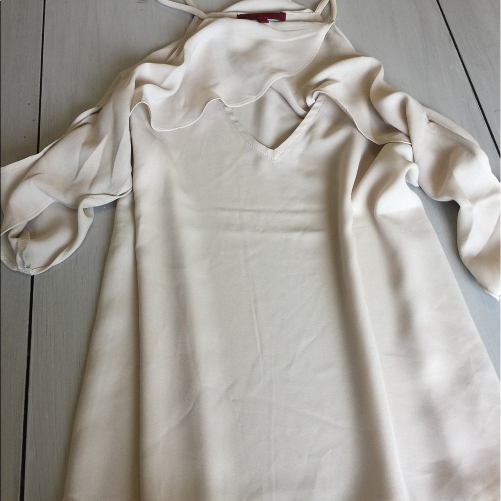 Blush open shoulder top from Buckle