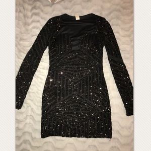 Black long sleeve sequined mini party dress