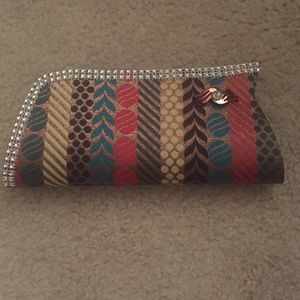 Multi color clutch