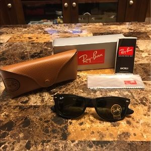 100% Authentic Ray-Ban Wayfarer Sunglasses