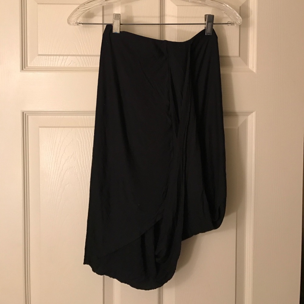 Express asymmetrical skirt