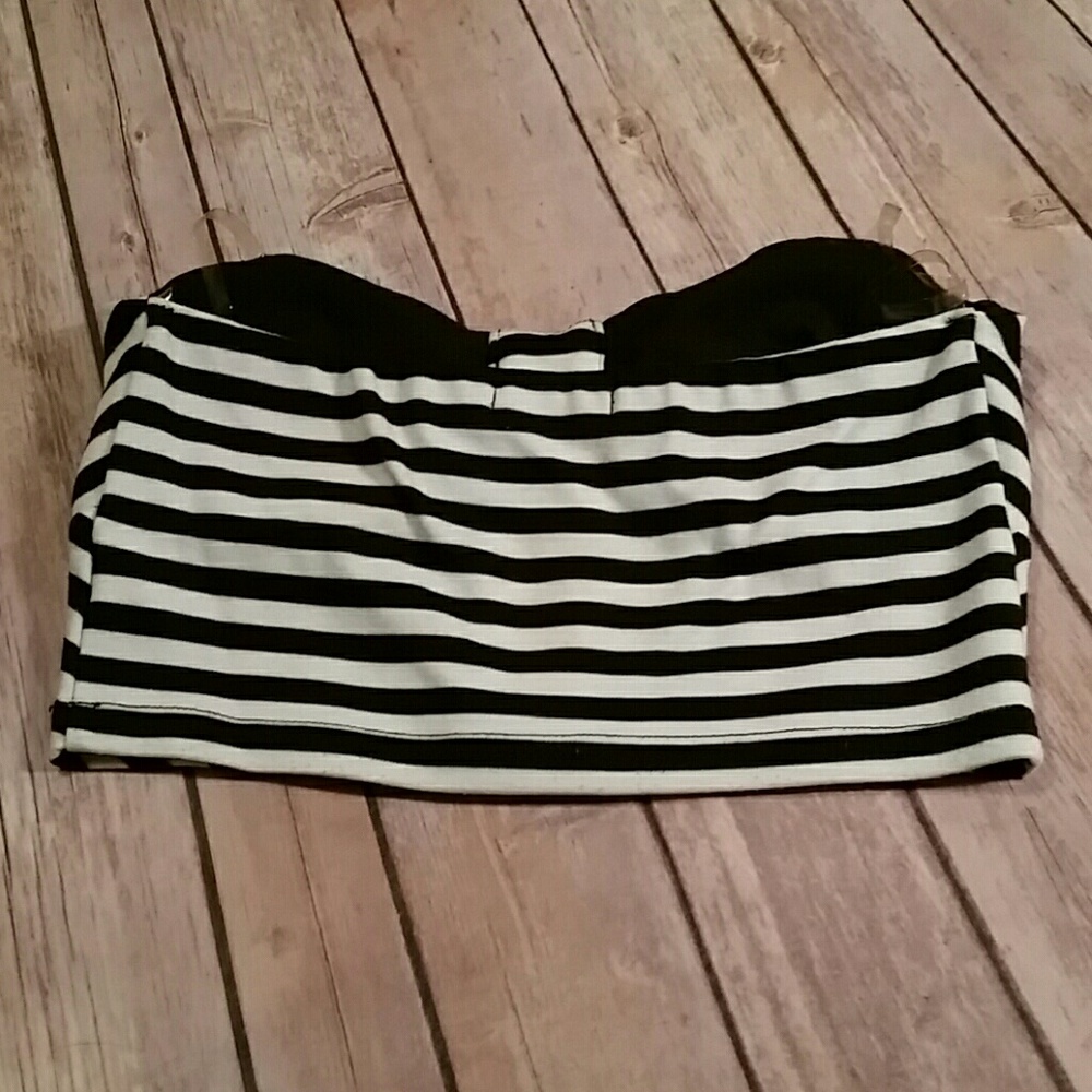 ** SALE** Stripe crop top - Picture 3 of 4