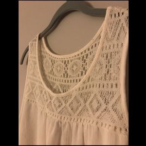 🤰Liz Lange Maternity Crotchet White Top 👶